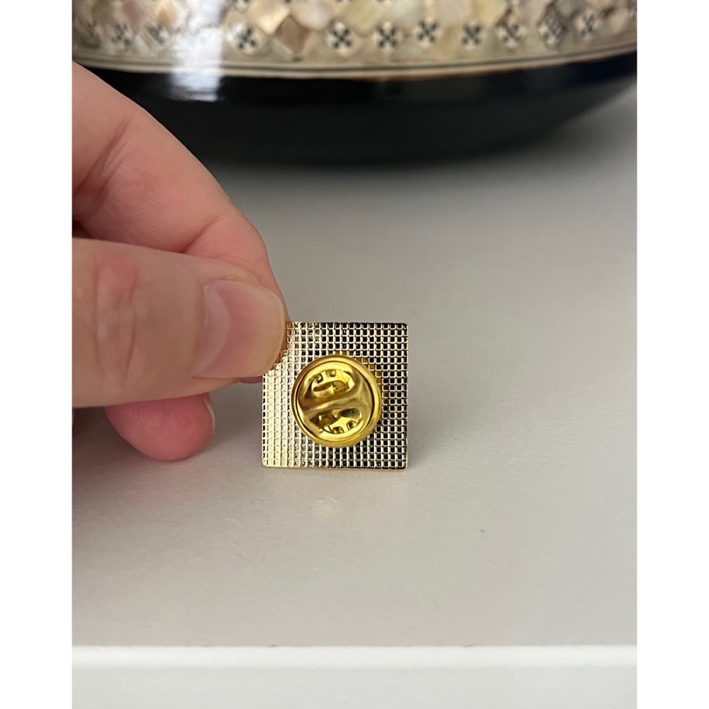 NYC Transit / MTA lapel pin - Picture 2 of 3